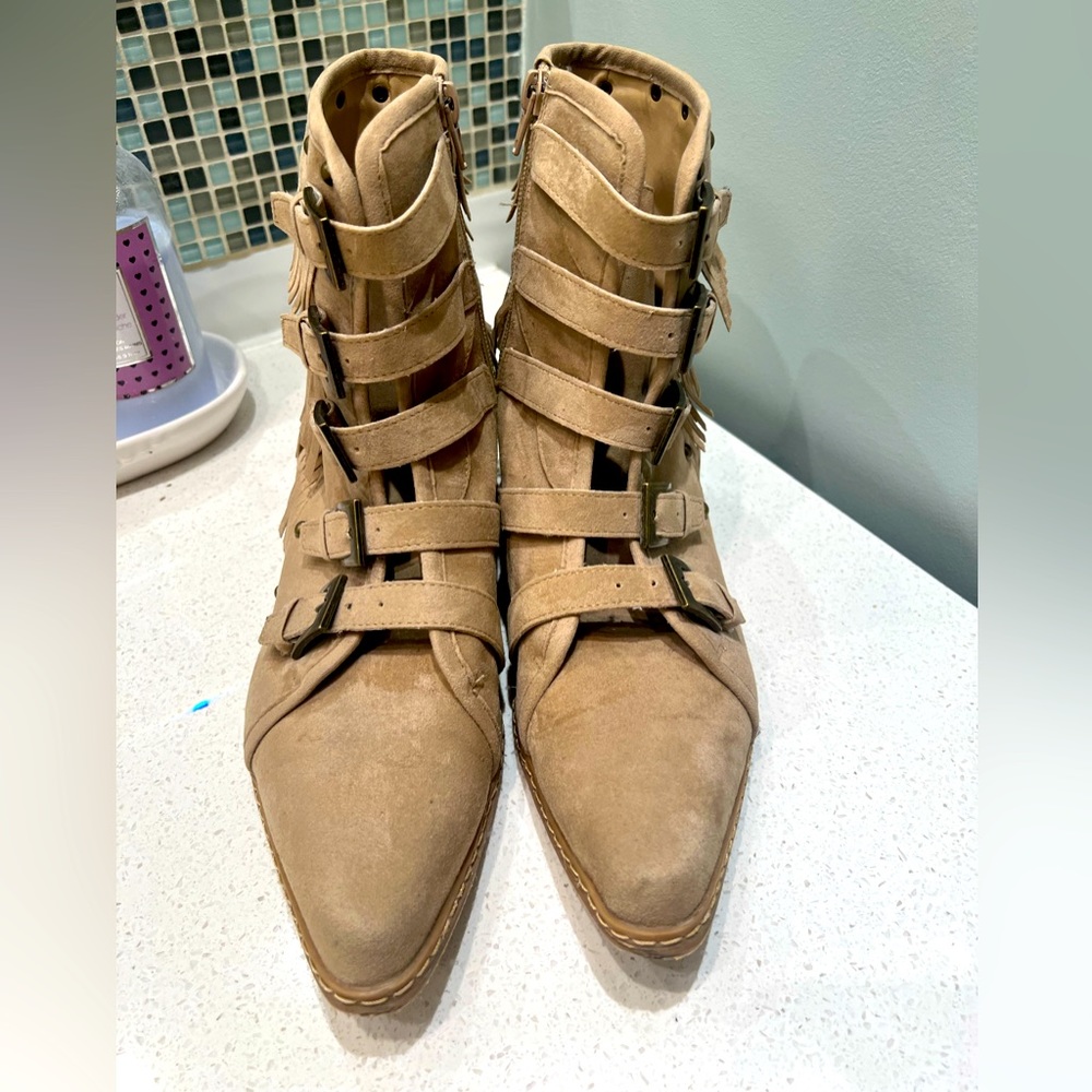 Size 9 Penny Loves Kenny Western Bootie